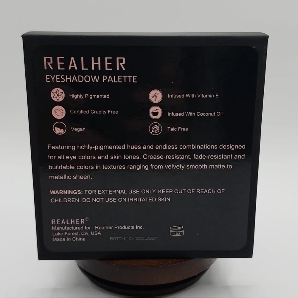 NWT New REALHER Dreams so Big Eyeshadow Makeup Palette